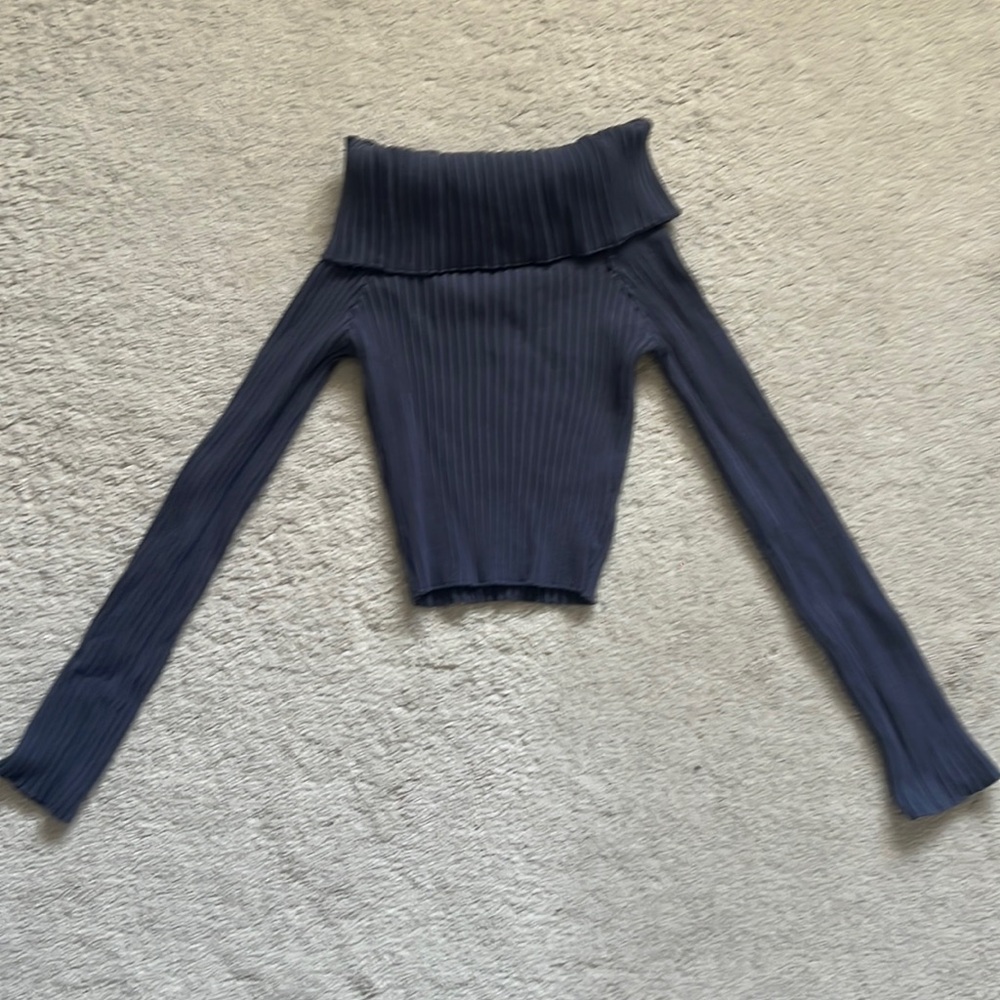 Tiger mist off the shoulder sweater